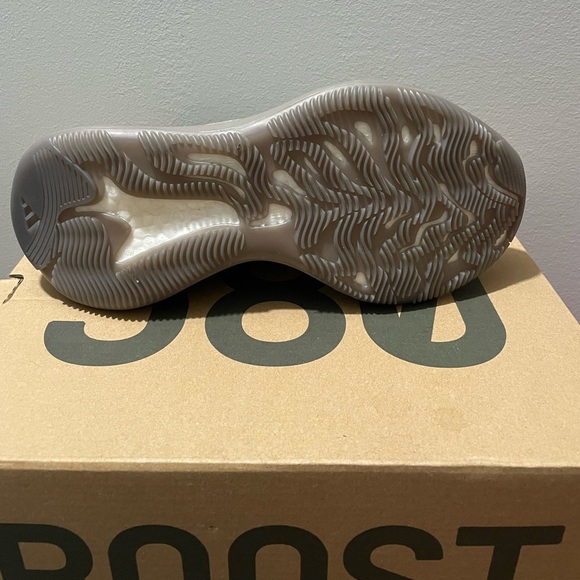 Yeezy Boost 380 - Picture 3 of 5